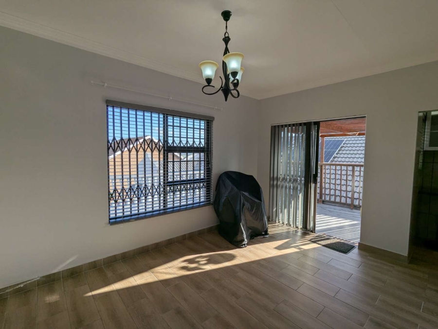 5 Bedroom Property for Sale in Fraaiuitsig Western Cape
